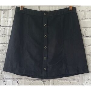 Hollister Junior’s Black Faux Suede Mini Skirt (Size 5)